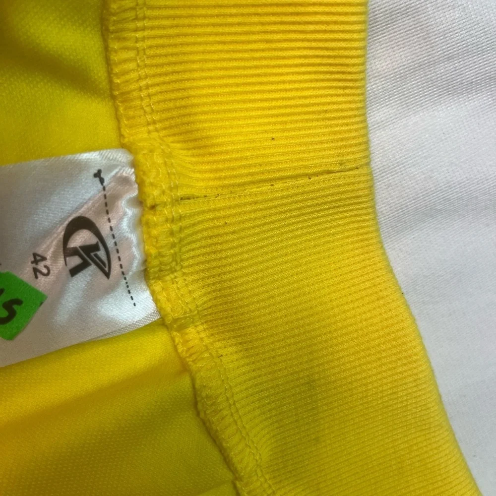 Sz 42 Yellow Pac-Man Graphic Shorts